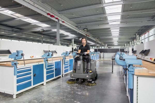 Karcher KM 85/50 R BP Sweeper - Image 2